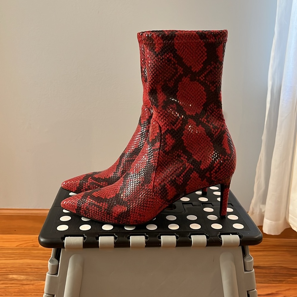 Stuart Weitzman 75 Stretch Bootie